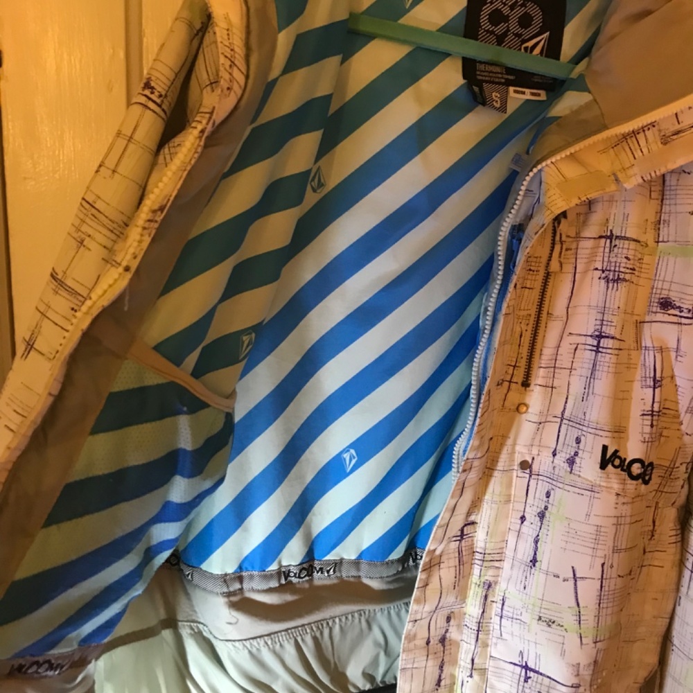 Volcom Snowboard Jacket - Picture 3 of 4
